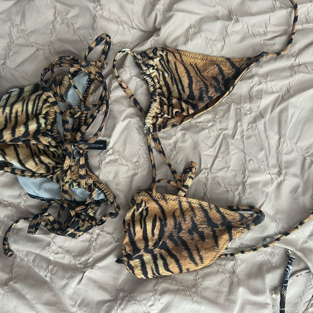 Tiger Print and sparkly bikini set !